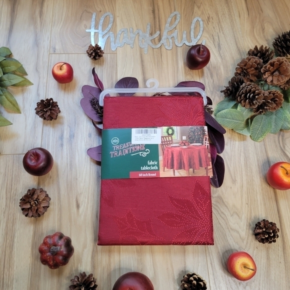 Red or Ivory Poinsettia 60" Round Tablecloths - Picture 7 of 11